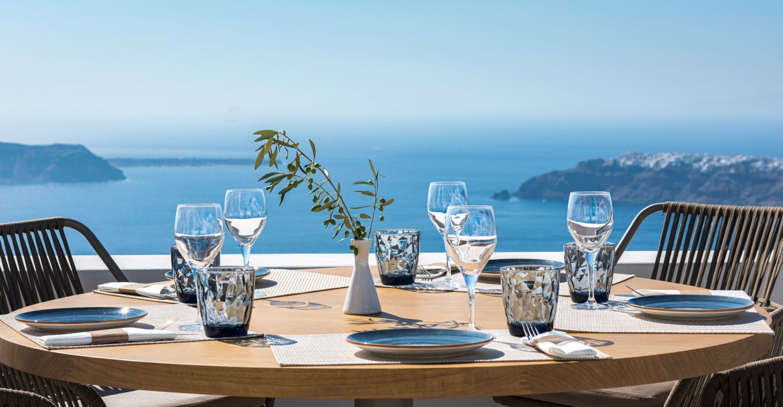 White Lounge Restaurant In Santorini With Stunning Views Of The   Home 3396 